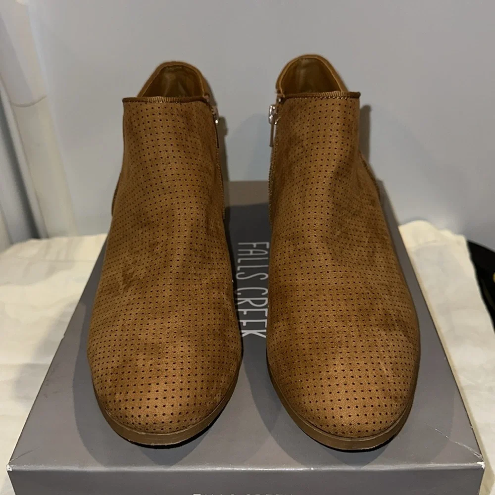 New in box Falls Creek “Brandy” Ankle Bootie in Camel Color- Size 8.5 - Picture 2 of 7